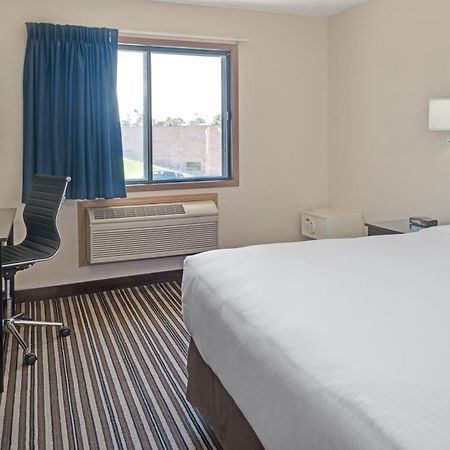 Super 8 By Wyndham Omaha I-80 West Hotel Room photo