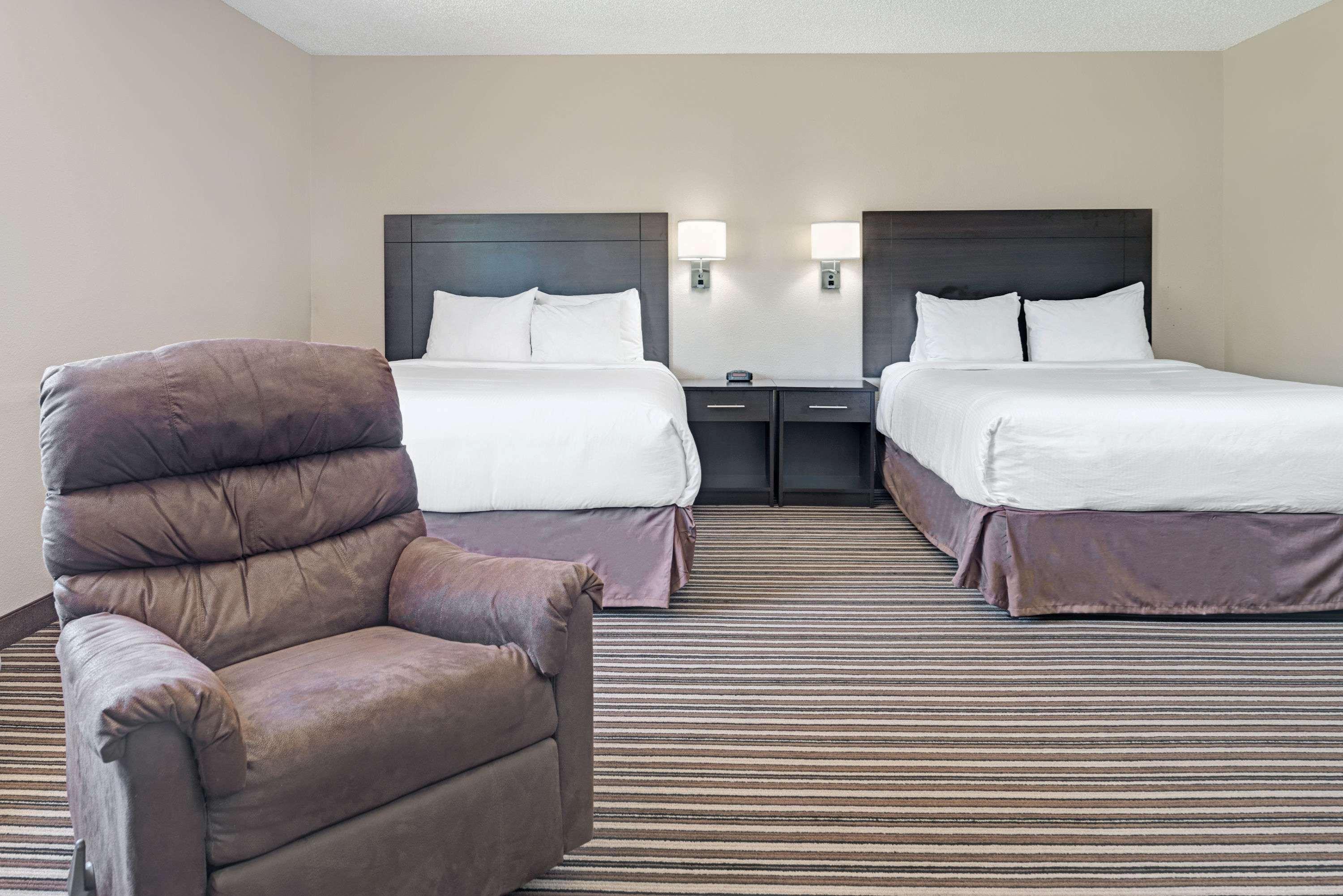 Super 8 By Wyndham Omaha I-80 West Hotel Exterior photo