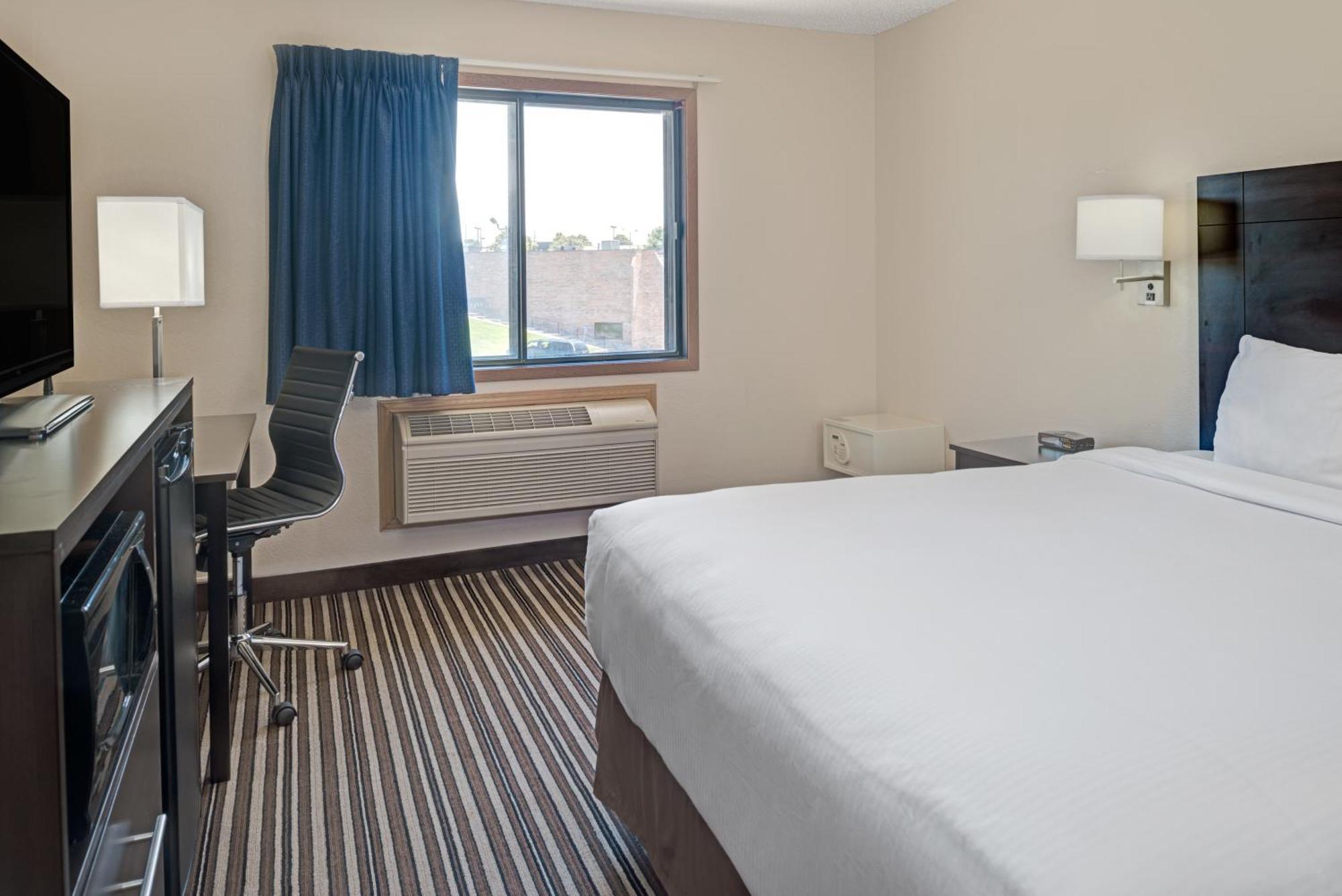 Super 8 By Wyndham Omaha I-80 West Hotel Room photo