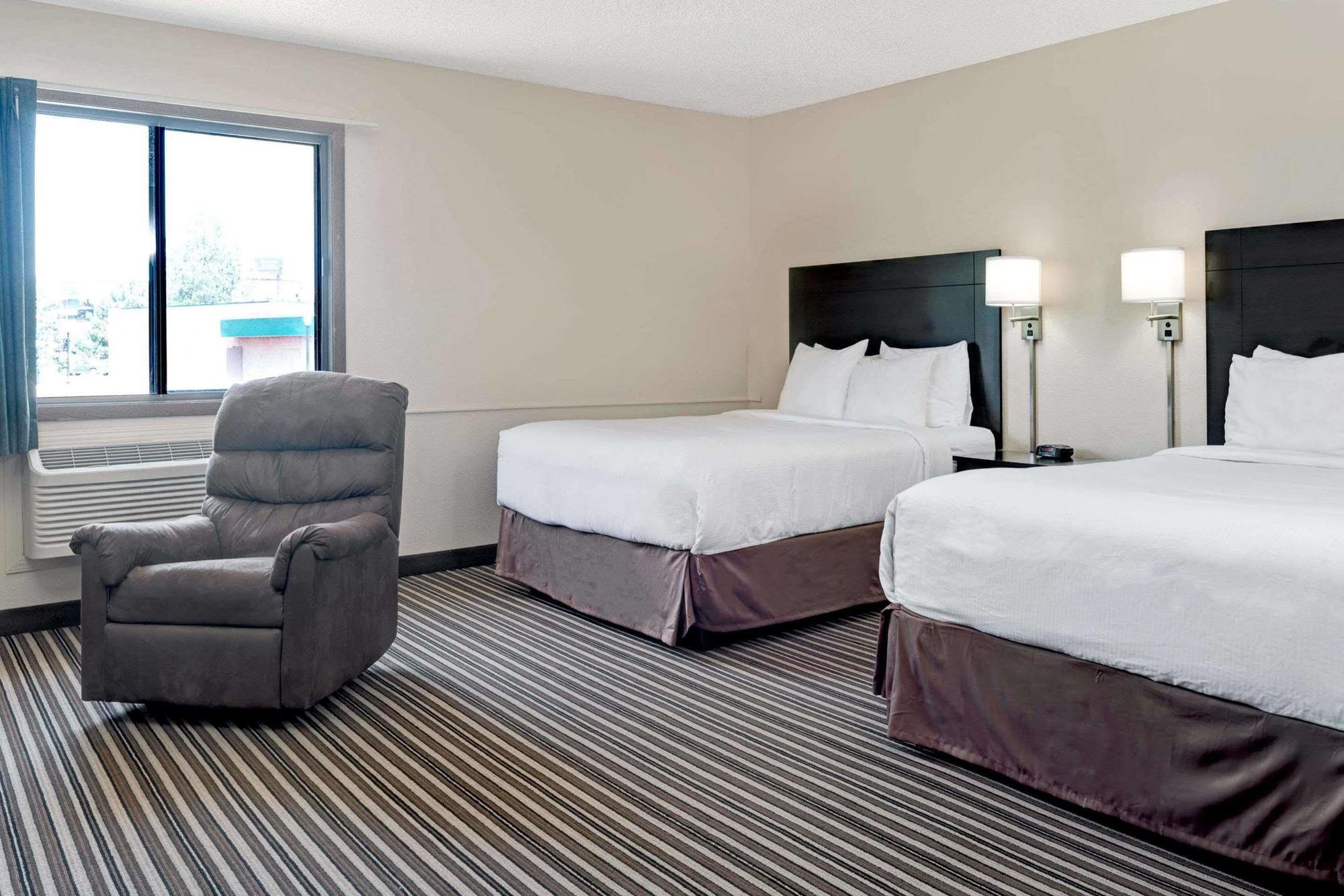 Super 8 By Wyndham Omaha I-80 West Hotel Exterior photo