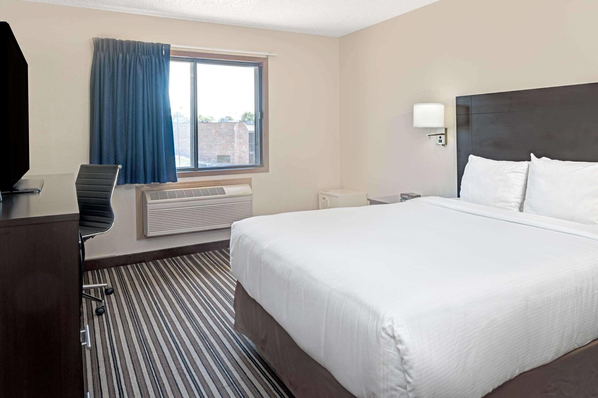 Super 8 By Wyndham Omaha I-80 West Hotel Exterior photo