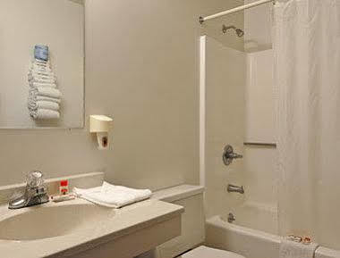 Super 8 By Wyndham Omaha I-80 West Hotel Room photo
